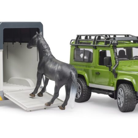 Land Rover Defender z przyczepą dla koni